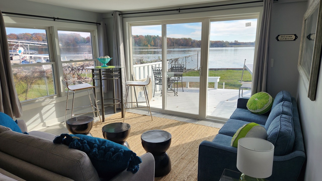 Photo of Livingroom in Norton Shores