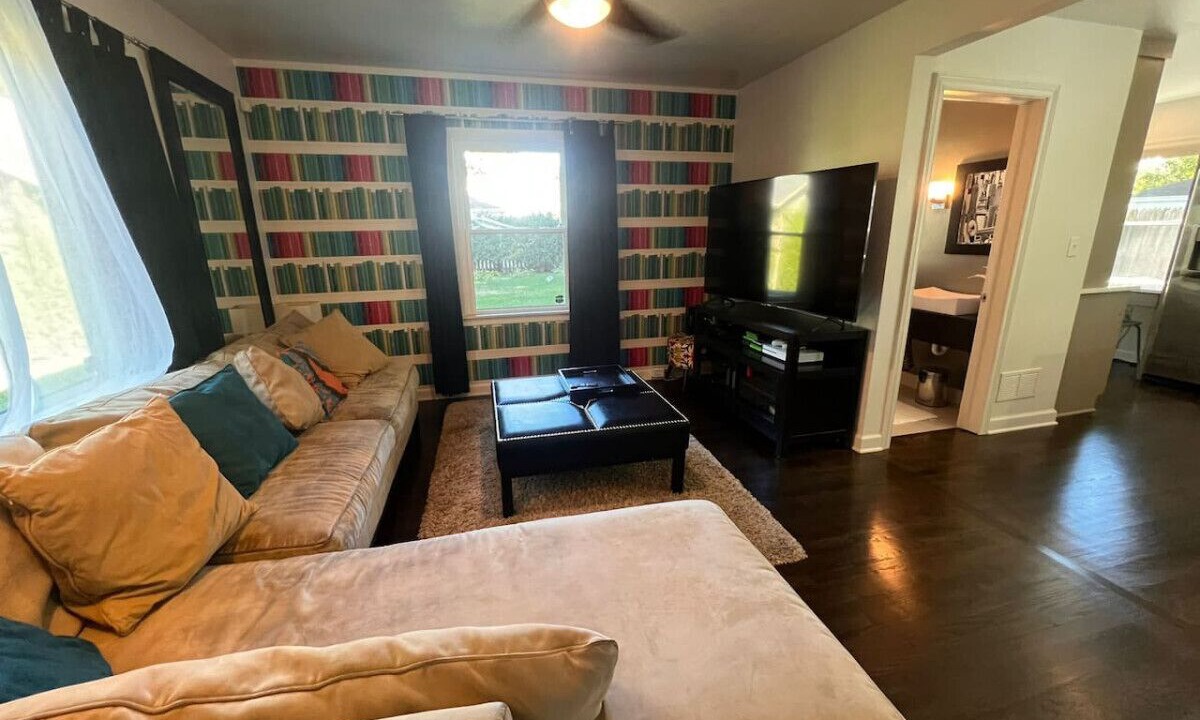 Photo of Livingroom in Whitefish Bay