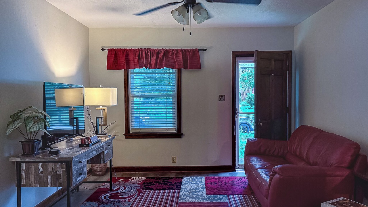 Photo of Livingroom in Champaign