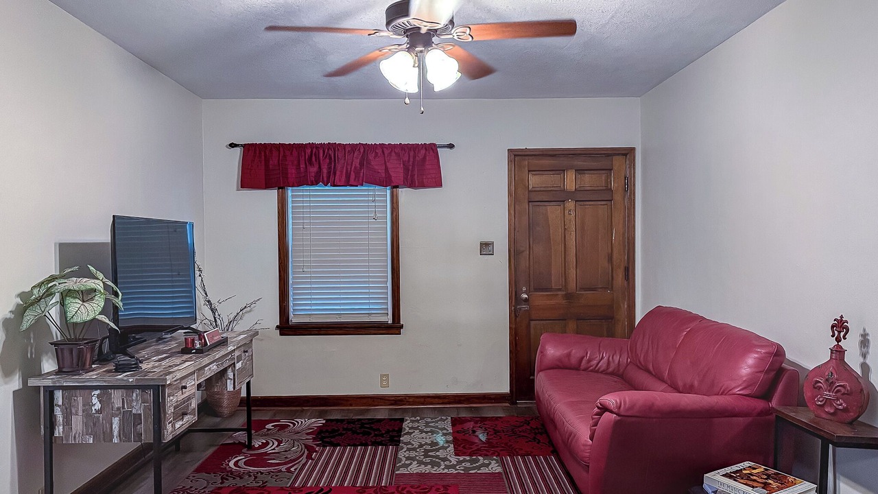 Photo of Livingroom in Champaign