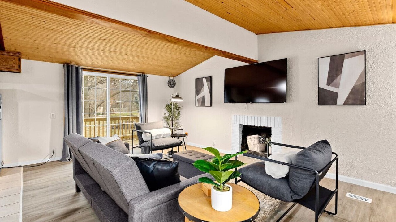 Photo of Livingroom in Creve Coeur