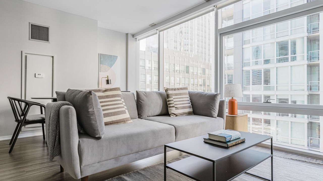 Photo of Livingroom in Streeterville