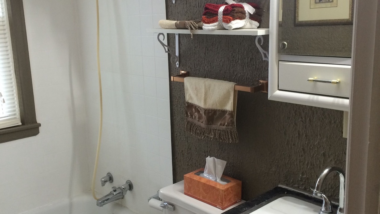 Photo of Bathroom in Kutzky Park
