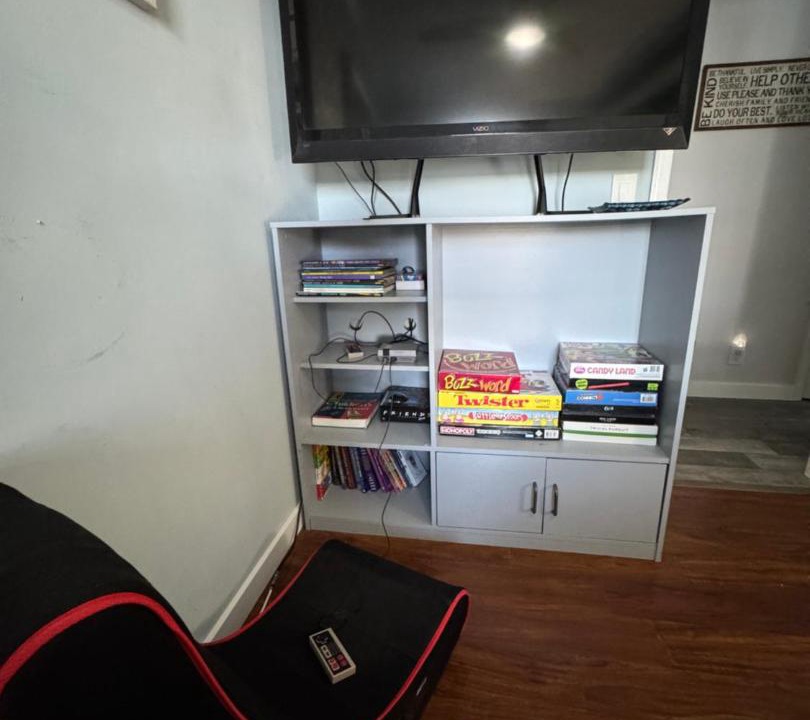 Photo of Livingroom in Lynn Center