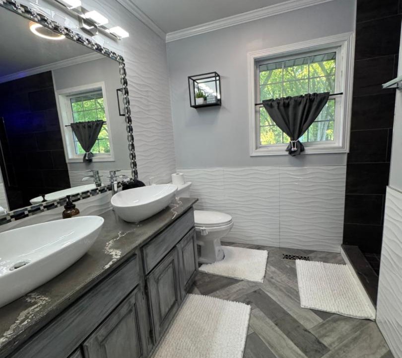 Photo of Bathroom in Lynn Center