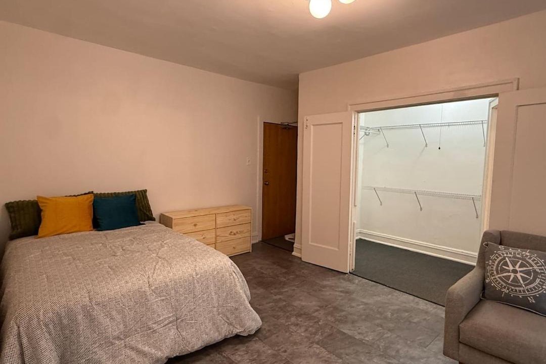 Photo of Bedroom in Edgewater Beach
