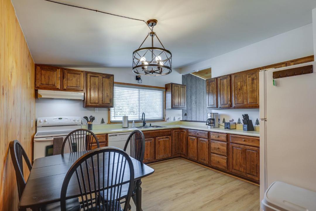 Photo of Kitchen in White Pine