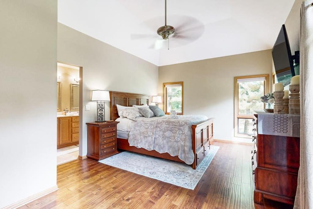 Photo of Bedroom in Arkdale