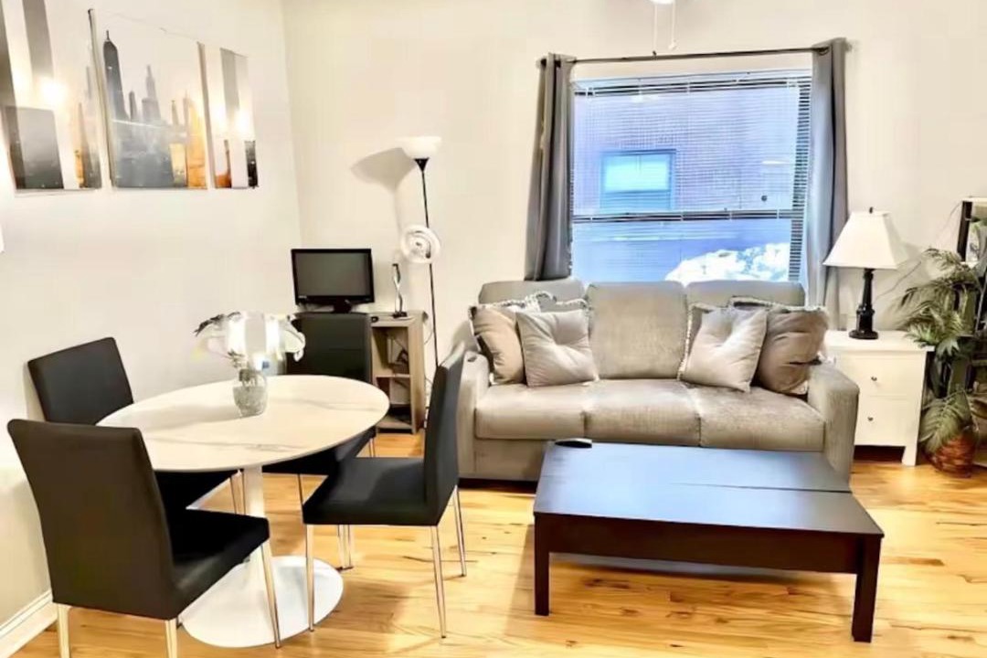 Photo of Livingroom in Lakeview