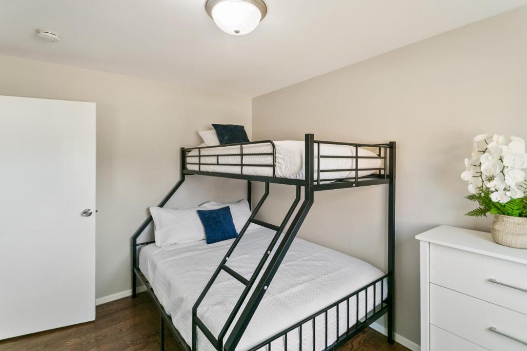 Photo of Bedroom in Waukegan