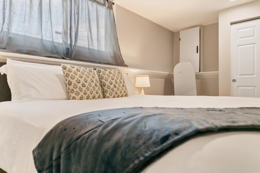 Photo of Bedroom in Waukegan