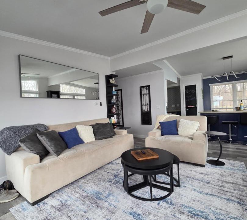 Photo of Livingroom in Lynn Center