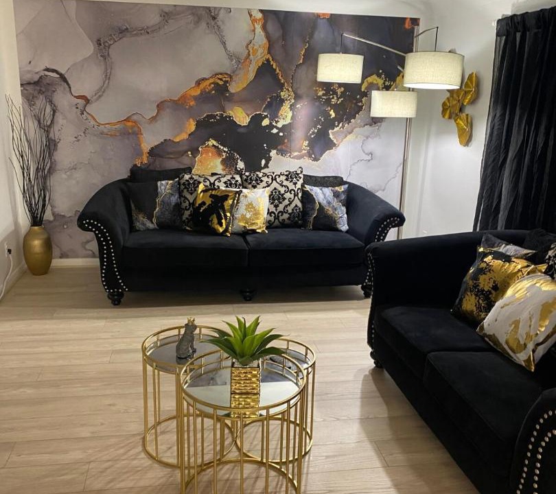 Photo of Livingroom in Center Line
