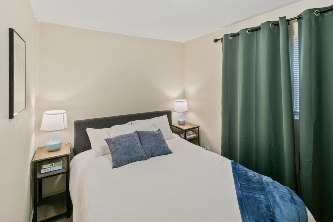 Photo of Bedroom in Waukegan