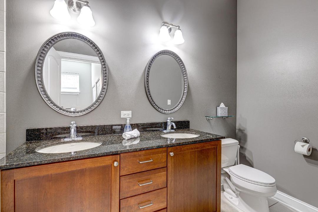 Photo of Bathroom in Lakeview