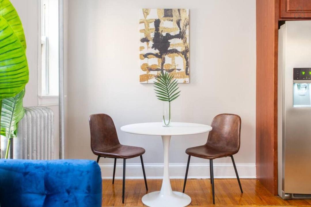 Photo of Livingroom in Ravenswood