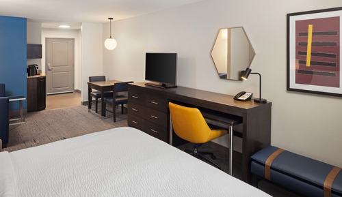 Suite, 1 King Bed, Accessible (Communications)