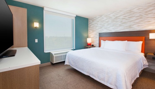 Suite, 1 King Bed, Accessible, Bathtub