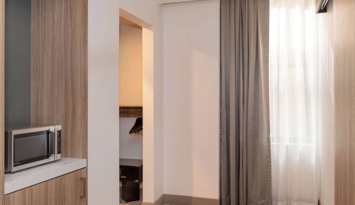 Room, 1 King Bed, Accessible (Roll-In Shower)