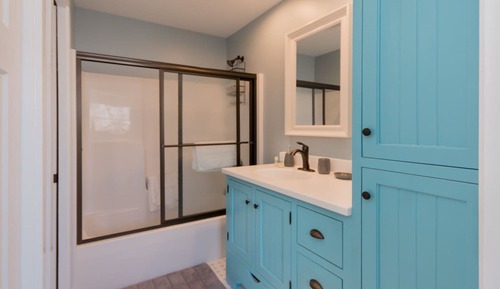 House, Multiple Beds (Skippin` Stones )