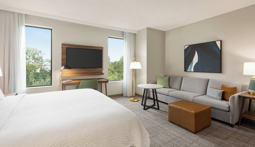 Studio Suite, 1 King Bed, Kitchen