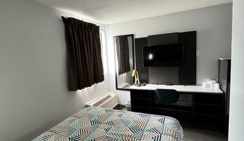Deluxe Room, 1 Queen Bed, Accessible, Non Smoking