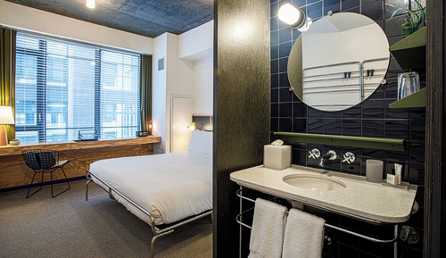 Standard Room, 1 King Bed