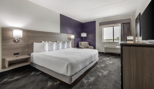 Standard Room, 1 King Bed, Accessible, Bathtub