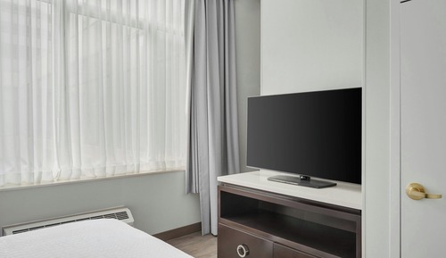 Suite, Multiple Beds, Hearing Accessible (Roll-in Shower)