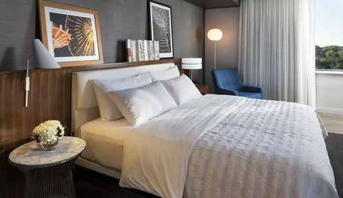 Classic Room, 1 King Bed (Mobility/Hearing Accessible, Tub)