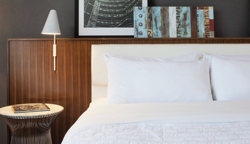 Classic Room, 1 King Bed (Mobility/Hearing Access, Roll-In Shwr)