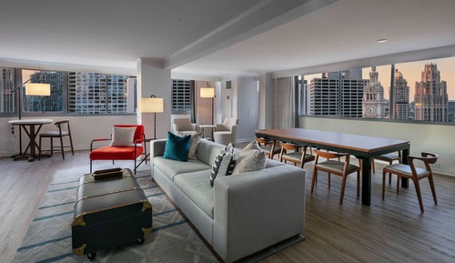 Suite, 1 King Bed (Skyline)
