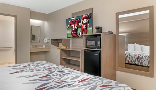 Deluxe Room, 1 King Bed, Accessible (Smoke Free)