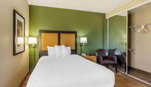 Room, 1 Queen Bed, Accessible, Smoking (Modern, ADA, Accessible, Kitchen)