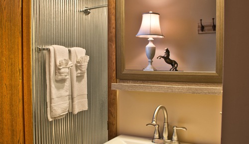 13 Carriage House - 1 Queen bed, Jetted Tub, Pet Friendly