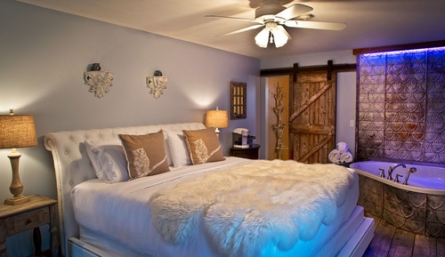 Carriage House Whirlpool Room
