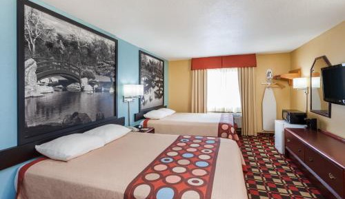 Standard Queen Room with Two Queen Beds - Non Smoking 
