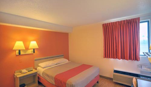 Queen Room - Disability Access - Non-Smoking