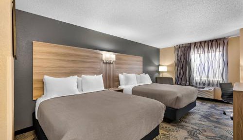 Quadruple Room with Two Queen Beds - Non Smoking