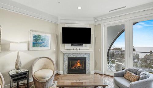 Two-Bedroom Apartment with Lake View
