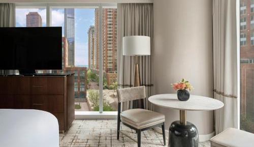 Lake View Suite