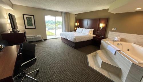 Large King Suite with Hot Tub - Non-Smoking