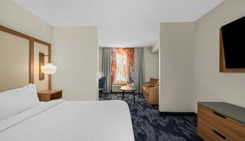 King Suite with Bathtub and Sofa Bed - Mobility Access