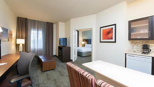 Two-Bedroom Suite with One Queen Bed and Two Double Beds - Non-Smoking
