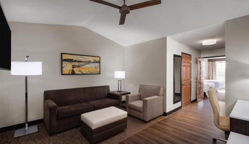 Queen Suite with Two Queen Beds with Sofa Bed - Non-smoking