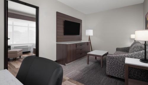 King Suite with Roll-In Shower and Sofa Bed - Disability Access/Non-Smoking