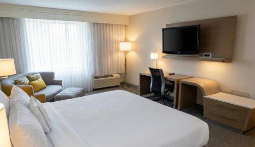 King Suite with Sofa Bed - Non-Smoking