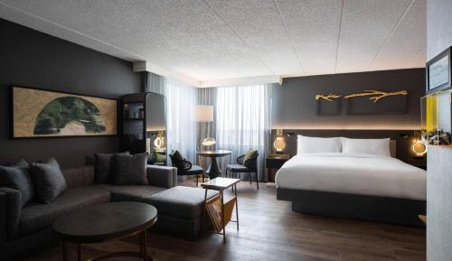 Corner King Room