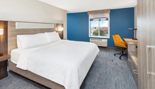 King Suite - Disability Access Tub/Non-Smoking