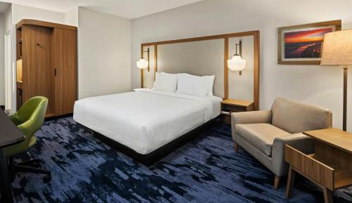 King Room with Bathtub - Mobility Access/Hearing Accessible